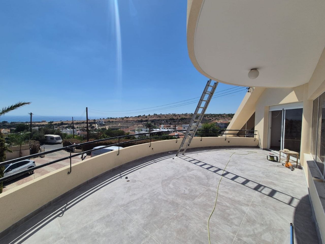 Spacious 4-Bedroom House in Episkopi photo 5 of 8