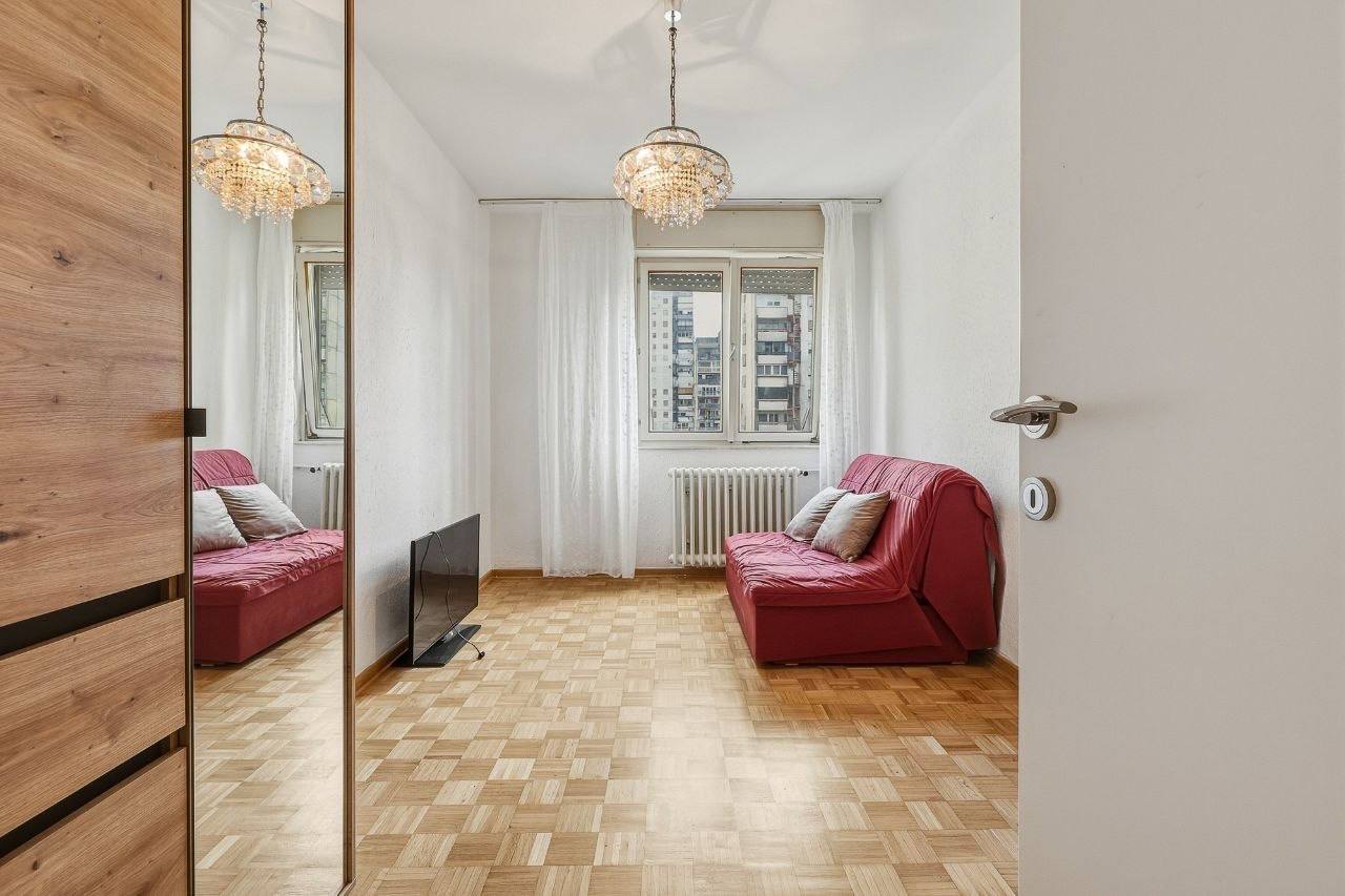 2-Bedroom Apartment in Blok 63 photo 3 of 6