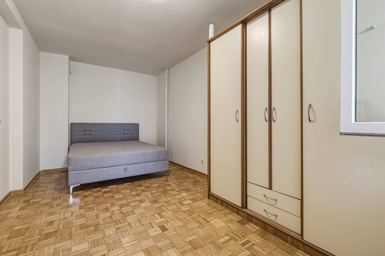 2-Bedroom Apartment in Blok 63 photo 4 of 6