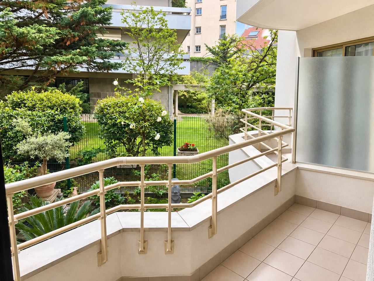 Two-Room Apartment with Balcony in Paris 16th photo 2 of 7