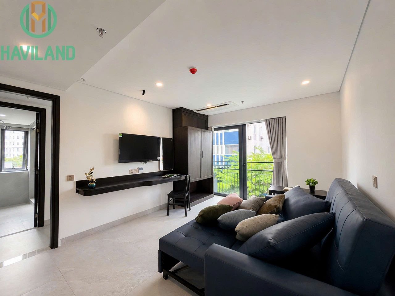 Brand-New 1-Bedroom Apartment near My Khe Beach photo 7 of 8