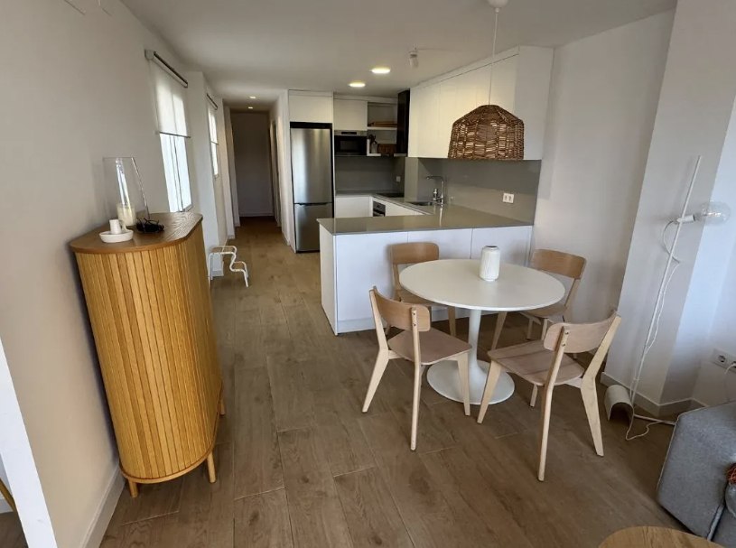 Furnished 2-Bedroom Apartment in Trinitat photo 1 of 7