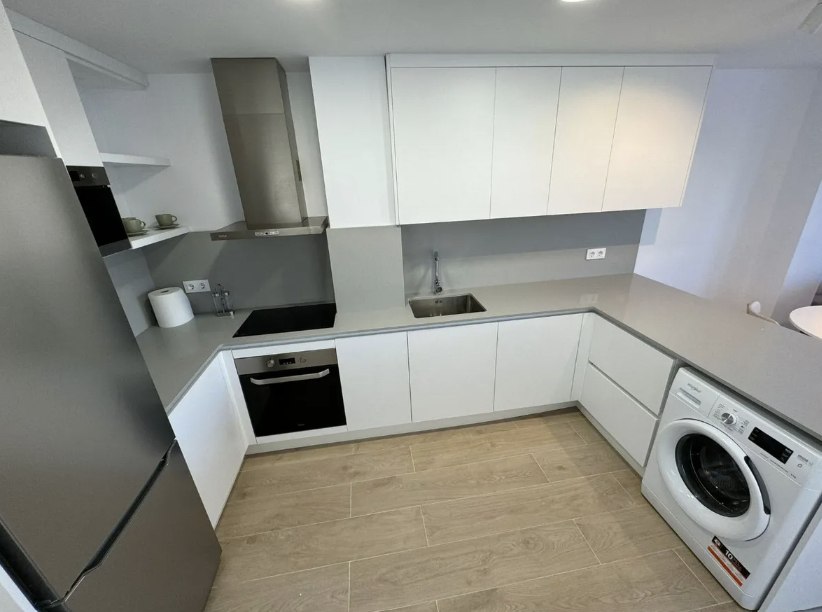 Furnished 2-Bedroom Apartment in Trinitat photo 3 of 7