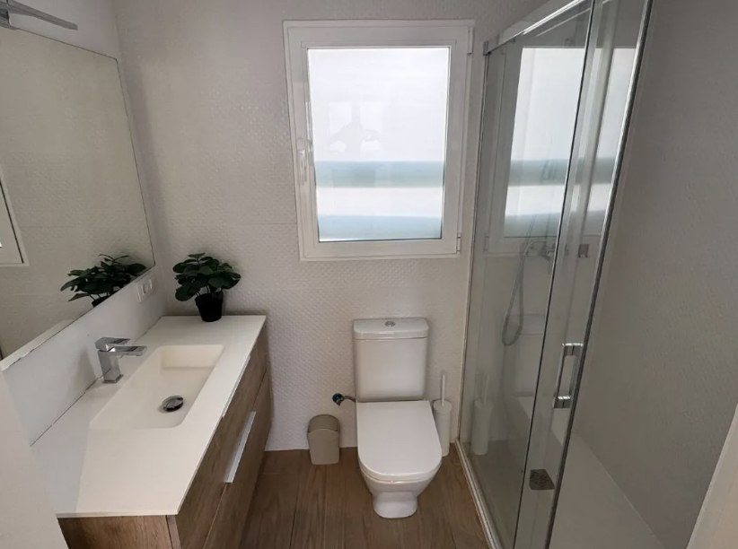 Furnished 2-Bedroom Apartment in Trinitat photo 7 of 7