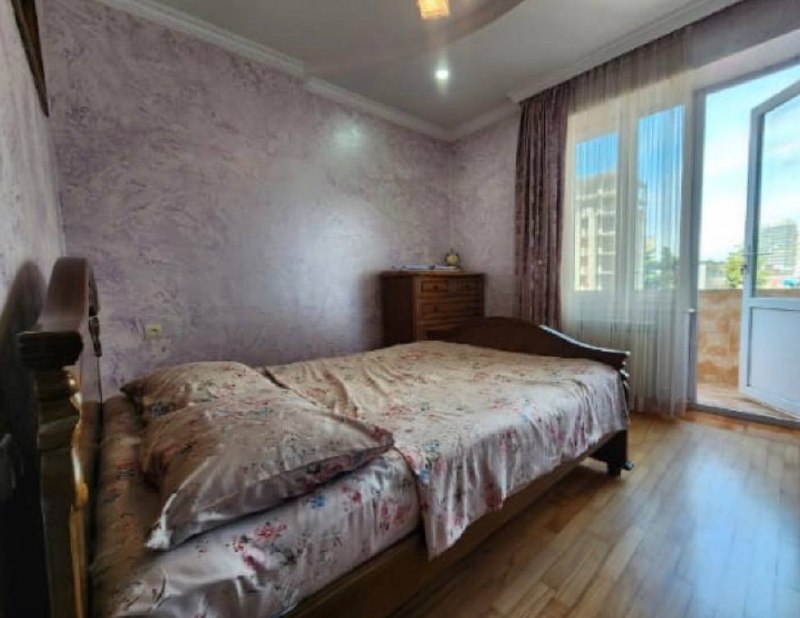 Three-Bedroom Apartment on Luka Asatiani Street photo 3 of 6