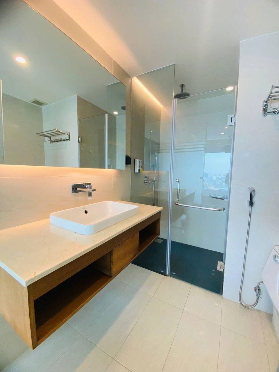 Luxury Spacious 1-Bedroom Apartment in Son Tra photo 7 of 8