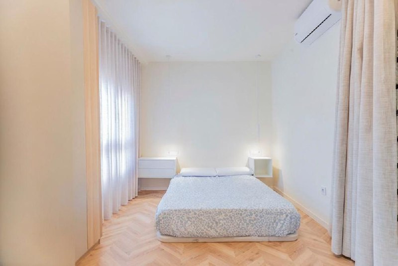 Furnished 2-Bedroom Apartment in Valencia Centro photo 1 of 8