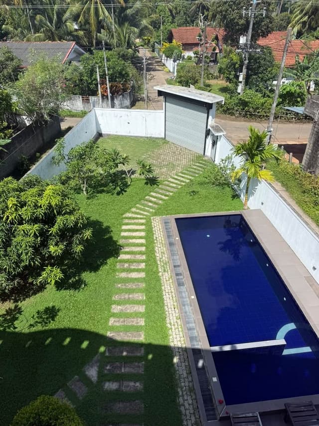Five-Bedroom Villa with Pool in Hikkaduwa