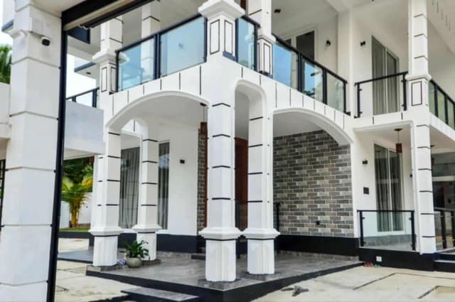 4-Bedroom Villa with Pool in Mirissa