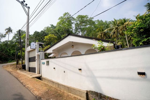 3-Bedroom Villa Near the Beach